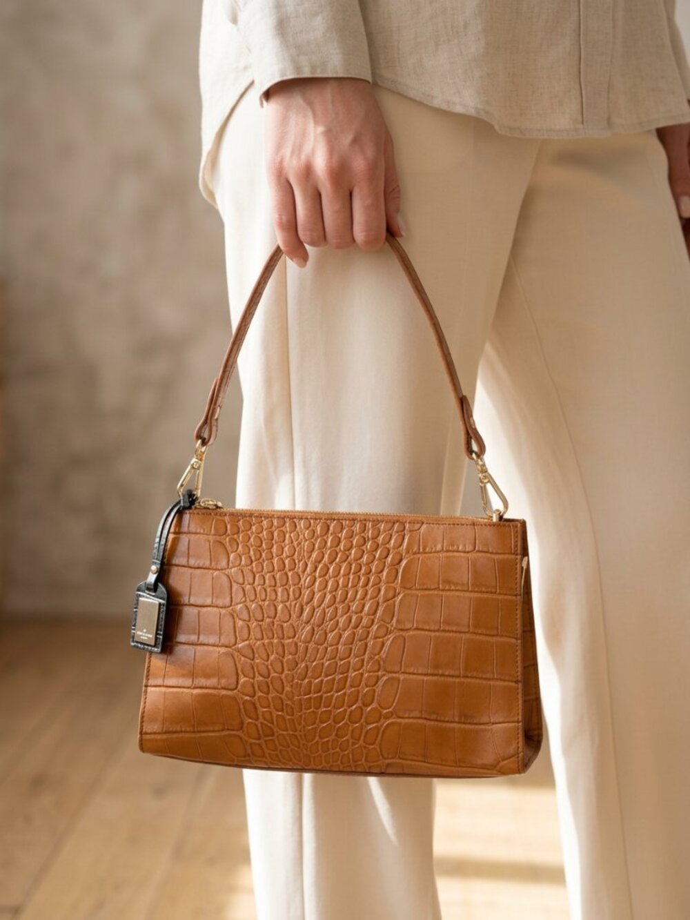 NWT Valentina Croc Embossed Leather Crossbody Bag - Picture 8 of 8